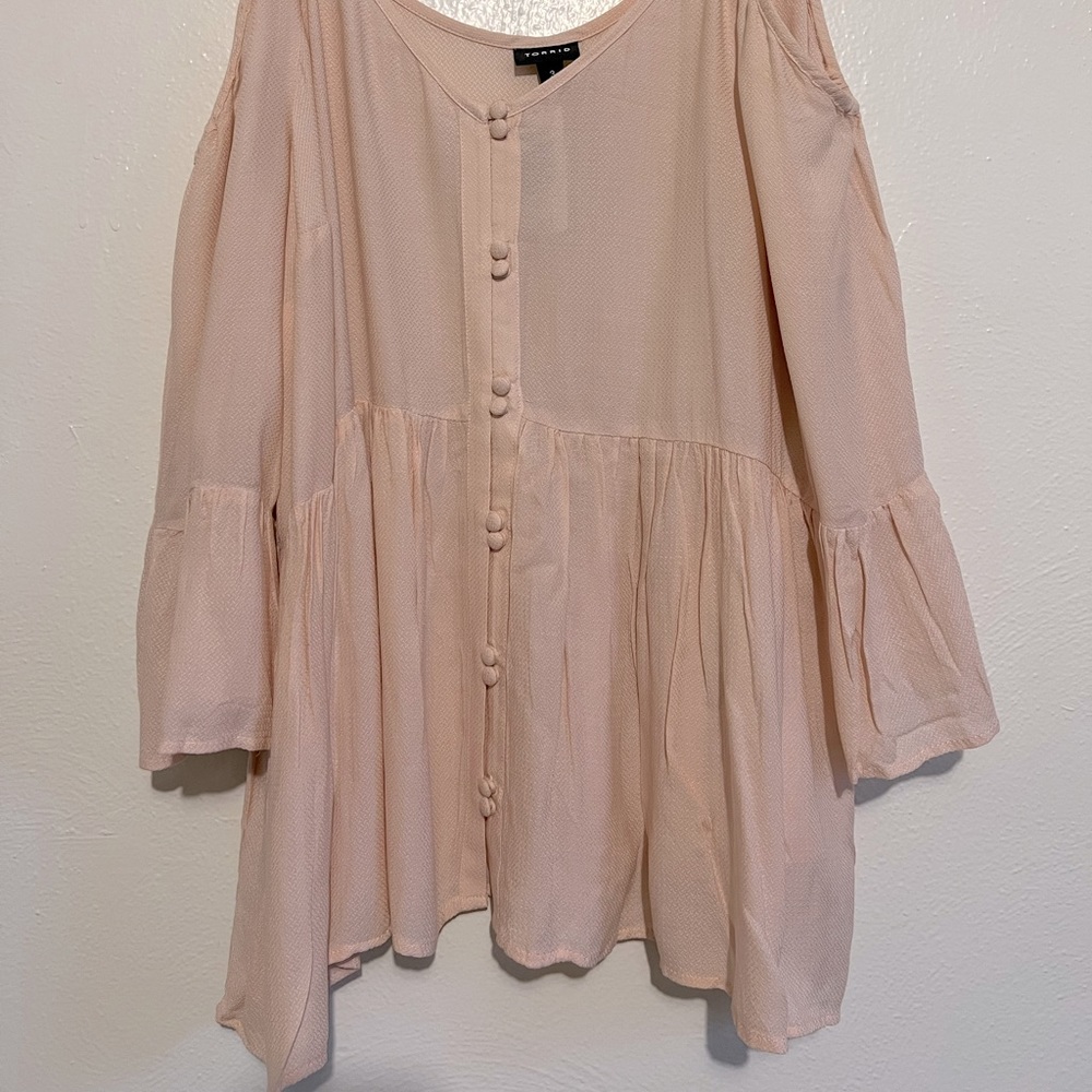 Torrid Blush cold shoulder top - size 3 -3x - 22-24